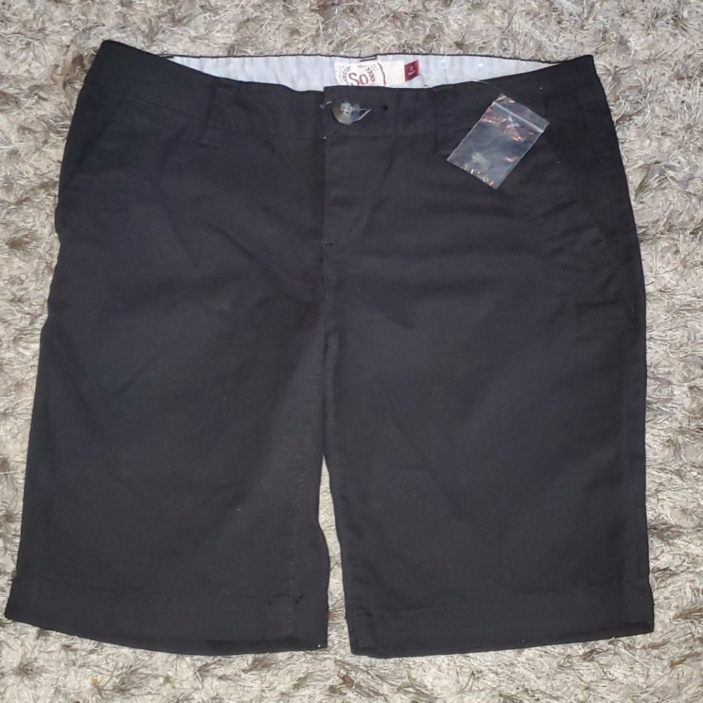 Black bermuda pants